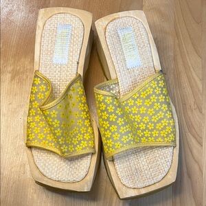 American Eagle By Yellow Floral Slide Mules